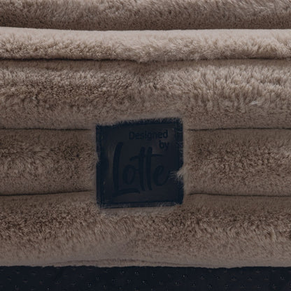 Designed by Lotte Hondenkussen Reza - Beige - 100 x 70 cm